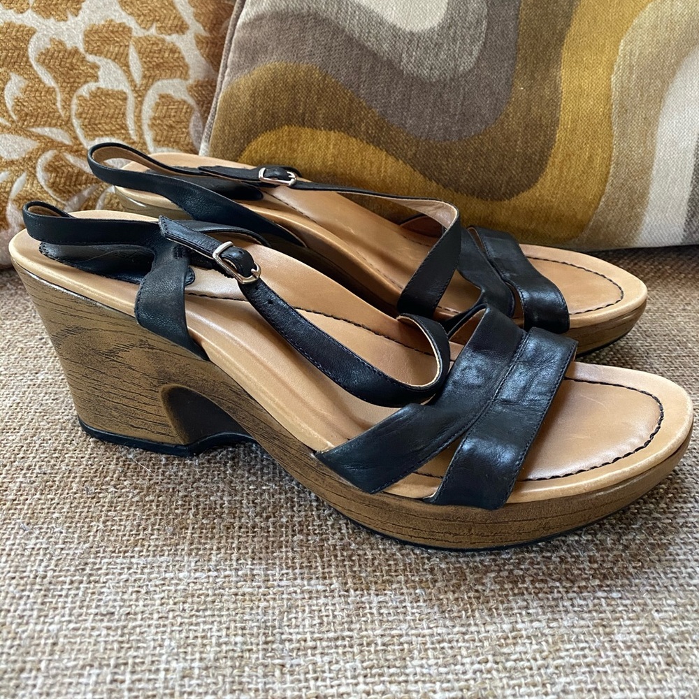 Dansko Black Strappy Sandal size Size 41 (10.5)